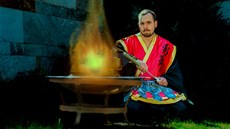 Dva a půl roku se věnuje saunovému umění a točí nejen ručníky, ale používá i... Dva a půl roku se věnuje saunovému umění a točí nejen ručníky, ale používá i...