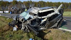 Tragický střet osobního automobilu s kamionem u Vracova na Hodonínsku (5.... Tragický střet osobního automobilu s kamionem u Vracova na Hodonínsku (5....