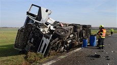 Tragický stet osobního automobilu s kamionem u Vracova na Hodonínsku (5....