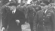 Karel Janoušek doprovází ve Velké Británii v době druhé světové války... Karel Janoušek doprovází ve Velké Británii v době druhé světové války...
