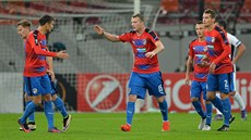 Plzeňští fotbalisté se radují z gólu, který vstřelil Michael Krmenčík... Plzeňští fotbalisté se radují z gólu, který vstřelil Michael Krmenčík...