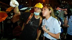 Poslankyn hongkongského regionálního parlamentu Yau Wai-ching bhem protest...