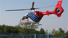 Vrtulník zdravotnické záchranné služby Olomouckého kraje u heliportu na... Vrtulník zdravotnické záchranné služby Olomouckého kraje u heliportu na...