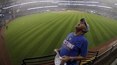 PO 108 LETECH. Kris Bryant (vlevo) a Addison Russell se radují z výhry svého Chicaga Cubs v baseballové Svtové sérii. Legendární kletba kozla Billyho a jejího majitele byla prolomena.