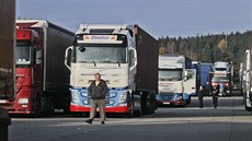 Státní svátek v Německu znamená pro česká odstavná parkoviště před hranicemi... Státní svátek v Německu znamená pro česká odstavná parkoviště před hranicemi...