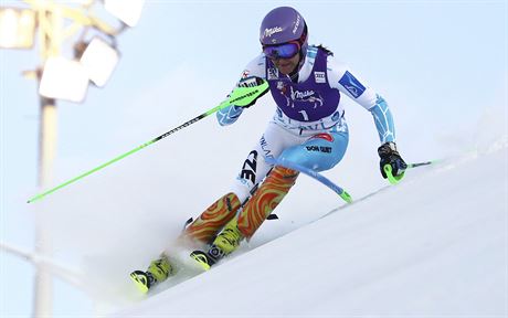 árka Strachová ve slalomu v Levi