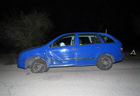 Auta se v protismru vyhýbala cyklistovi a chodkyním, stetla se uprosted...