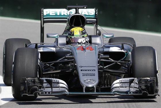 Lewis Hamilton bhem prvního tréninku na Velkou cenu Brazílie.