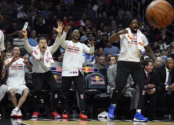 HRA RADOSTI. Basketbalisté LA Clippers upímn potení smeí Marreeseho...