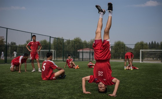 Trénink mladých fotbalist v Pchjongjangu.