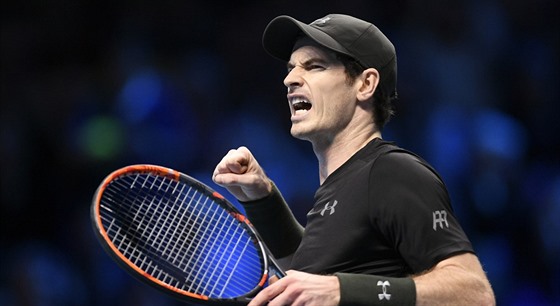 Britský tenista Andy Murray v duelu s Keiem Niikorim z Japonska.