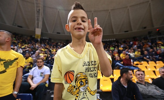 Budoucnost basketbalového Arisu Solu - máme-li vit triku malého fanouka.