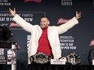 Irsk fighter Conor McGregor na tiskov konferenci ped turnajem UFC 205.