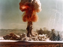 Jedin testovac vstel jadern munice z kanonu M65 se odehrl dne 25. kvtna...