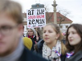 Na Hradanskm nmst se konal protest proti populismu a politice hlavy sttu....