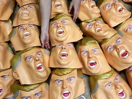 GUMOVÝ TRUMP. Poptávka po gumových maskách erstv zvoleného presidenta USA...