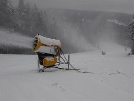 V kch v Orlickch horch je zasneno. Vlekai vyuvaj mrz, aby si...