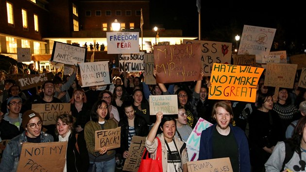 Ve Spojench sttech pokrauj druh den protesty proti nov zvolenmu prezidentovi Donaldu Trumpovi (10. listopadu 2016)