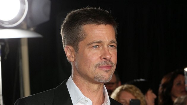 Brad Pitt na premiée filmu Spojenci (9. listopadu 2016, Los Angeles)