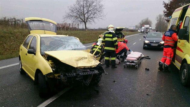 Nehoda dvou osobnch aut na Hodonnsku (12. listopadu 2016).