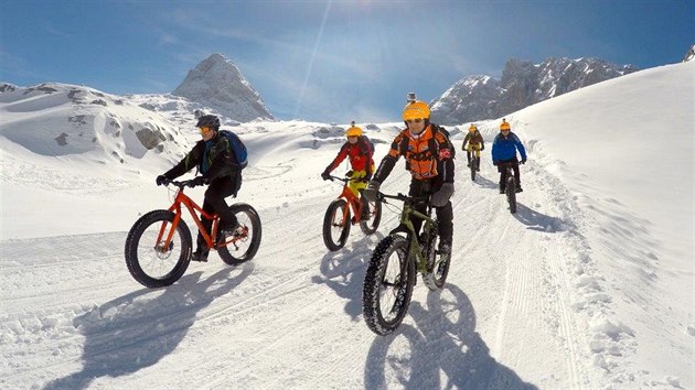 Oblast kolem Ramsau je pro jzdu na snnch kolech ideln. Pokud si vezmete helmu s kamerou, mete si pak vzpomnky z proslunnch sjezd oivovat i doma v teple.