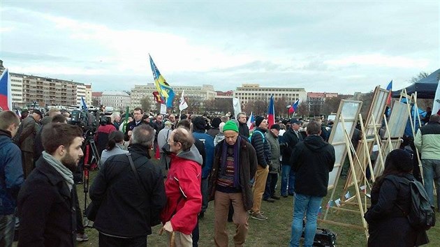 ast na Letn, odkud byl oznmen pochod do centra msta, doshla nkolika set...