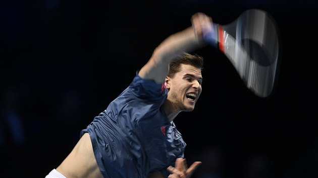 Rakousk tenista Dominic Thiem  v duelu s Milosem Raonicem z Kanady.