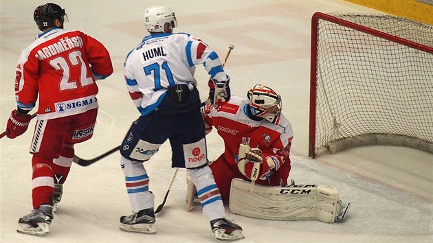 Chomutovsk Ivan Huml prv pekonal olomouckho branke Martina Faltera.