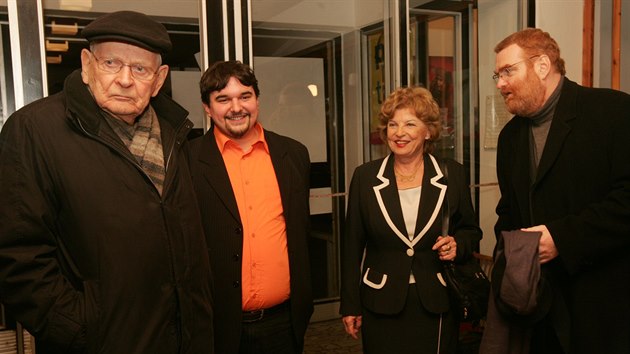 Vlado tancel (vpravo) na pedpremie filmu Pamtnice v roce 2009