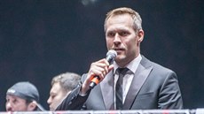 Ondřej Novotný při moderování galavečera thajského boxu Gibu Fight Night 2 v... Ondřej Novotný při moderování galavečera thajského boxu Gibu Fight Night 2 v...