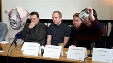 Na pražském Václavském náměstí se na výročí 17. listopadu rozezní v půl osmé... Na pražském Václavském náměstí se na výročí 17. listopadu rozezní v půl osmé...