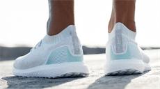 Boty adidas UltraBOOST Uncaged Parley jsou vyrobené z odpadků z oceánu. Boty adidas UltraBOOST Uncaged Parley jsou vyrobené z odpadků z oceánu.