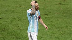 Zklamaný argentinský kapitán Lionel Messi  opoutí hit poté, co jeho tým...