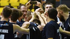 Děčínští basketbalisté se radují z výhry nad Ústím nad Labem. Děčínští basketbalisté se radují z výhry nad Ústím nad Labem.