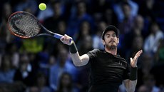 Britský tenista Andy Murray v duelu s Chorvatem Marinem iliem.