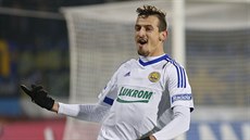Zlínský fotbalista Vukadin Vukadinovi se raduje z gólu.