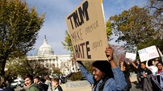 Proti Trumpovi protestovali i studenti ve Washingtonu D.C. (15. listopadu 2016).