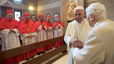 Noví kardinálové se setkali také s emeritním papeem Benediktem XVI. (19....