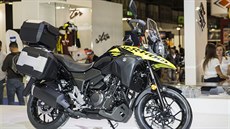 Suzuki V-Strom 250: Cestovní endurko dostalo atraktivní design s kulatým...