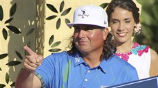 Pat Perez slaví výhru na OHL Classic at Mayakoba v Playa del Carmen. Pat Perez slaví výhru na OHL Classic at Mayakoba v Playa del Carmen.
