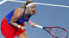 POOOOJ! Petra Kvitová se hecuje ve finále Fed Cupu.