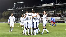 Italští fotbalisté slaví gól. Italští fotbalisté slaví gól.