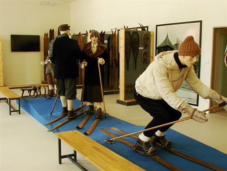 V novém centru v elezné rud je jedna z expozic vnovaná historii lyování.