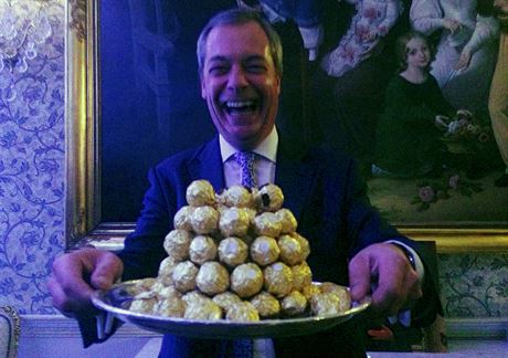 Nigel Farage na stedenm setkn s pteli v londnskm hotelu Ritz (23....