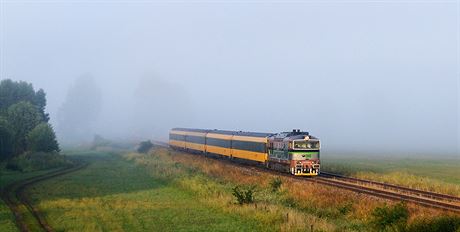 Vlak RegioJet taený dieselovou lokomotivou na lince Praha - Zvolen. Na snímku...