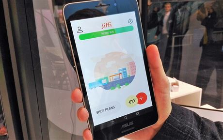 Aplikace jiffi, kter automaticky plat za MHD.