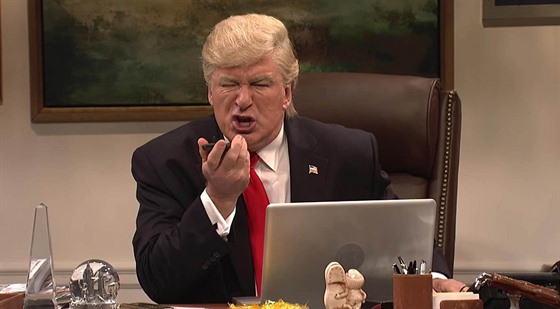 Alec Baldwin jako Donald Trump v americké show Saturday Night Live...