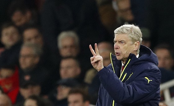 Arsenal trenéra Arsena Wengera klesl po domácí remíze s Paíí na druhé místo v...