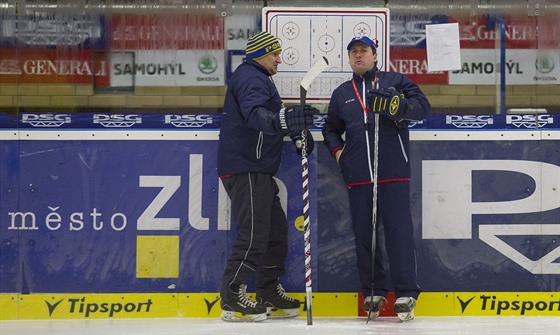 Trenéi Martin Hamrlík a Robert Svoboda na tréninku hokejist Zlína.