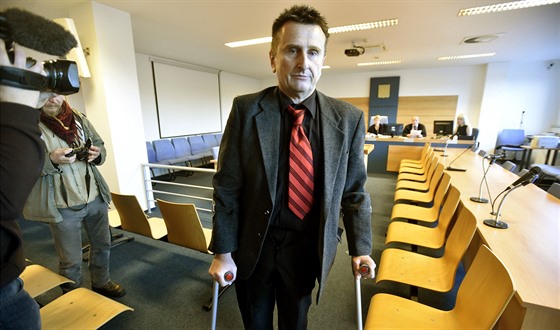 Pavel Sousedík elí u zlínského soudu obalob z vdomého íení viru HIV.